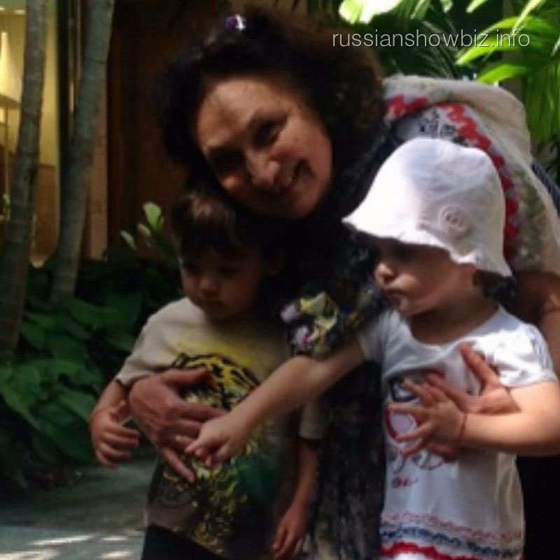 Тетя Филиппа Киркорова Мари с его детьми