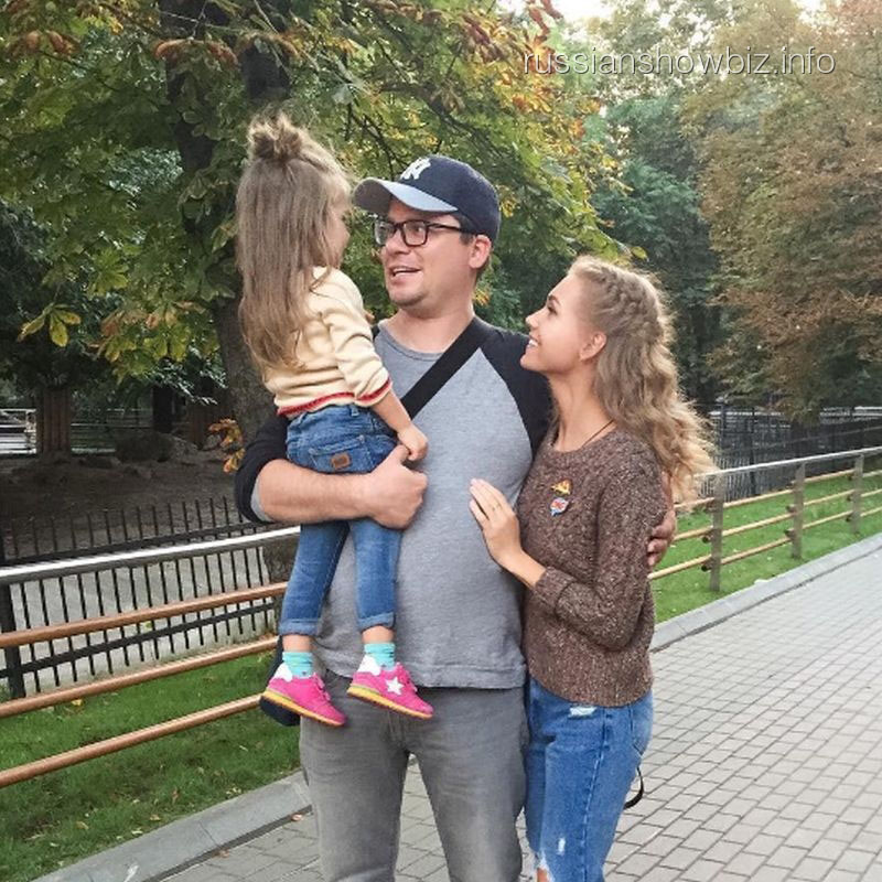 Гарик Харламов и Кристина Асмус с дочерью