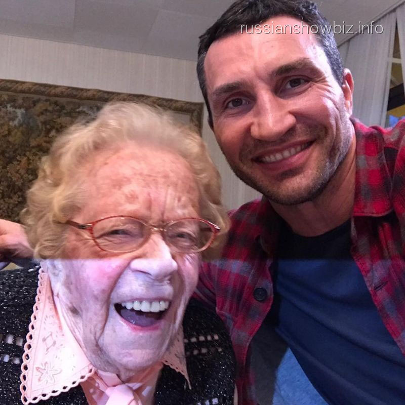 Кличко встретился с 110-летней фанаткой