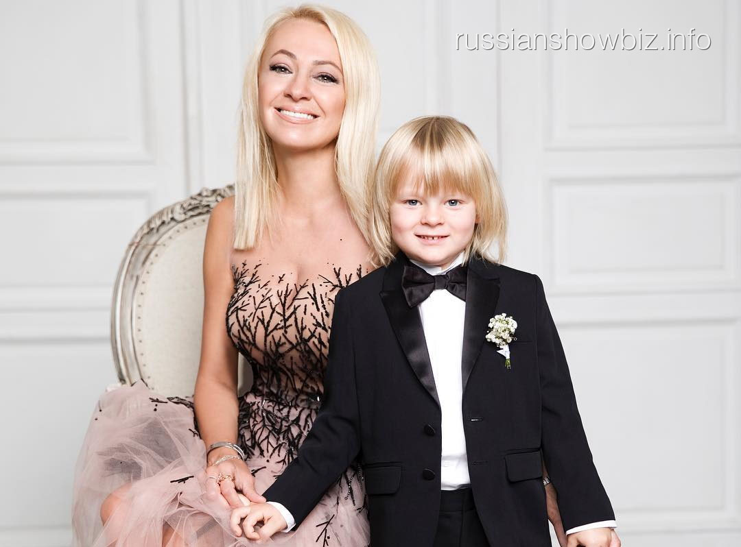 Яна Рудковская с сыном