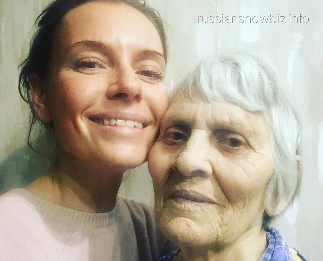 Любовь Толкалина с бабушкой