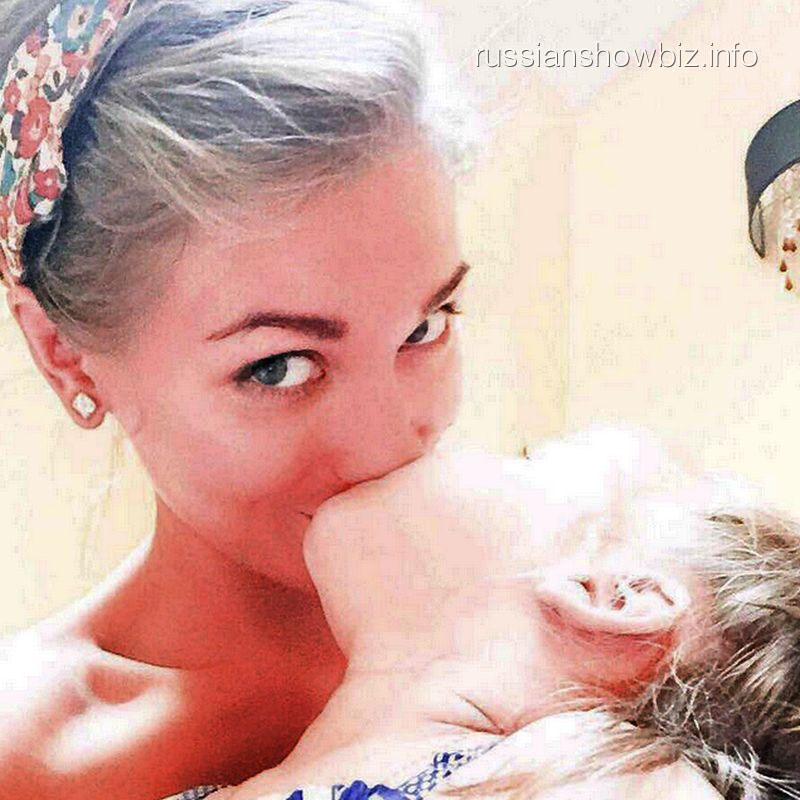 Кристина Асмус с дочкой